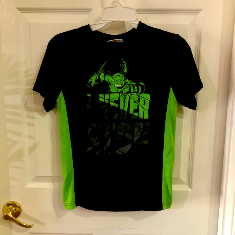 Nickelodeon shirt for boys sz L